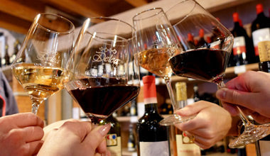 Benefici del vino, un bicchiere di vino al giorno toglie il medico di torno!